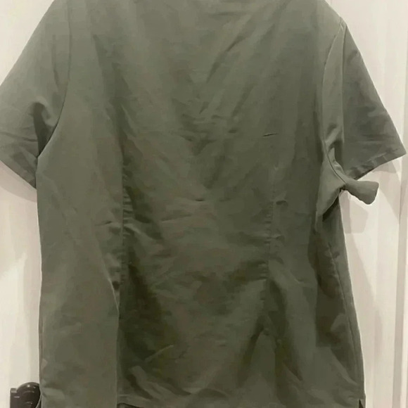 FIGS TECHNICAL COLLECTION OLIVE GREEN SCRUB TOP SIZE XXL - Picture 3 of 3